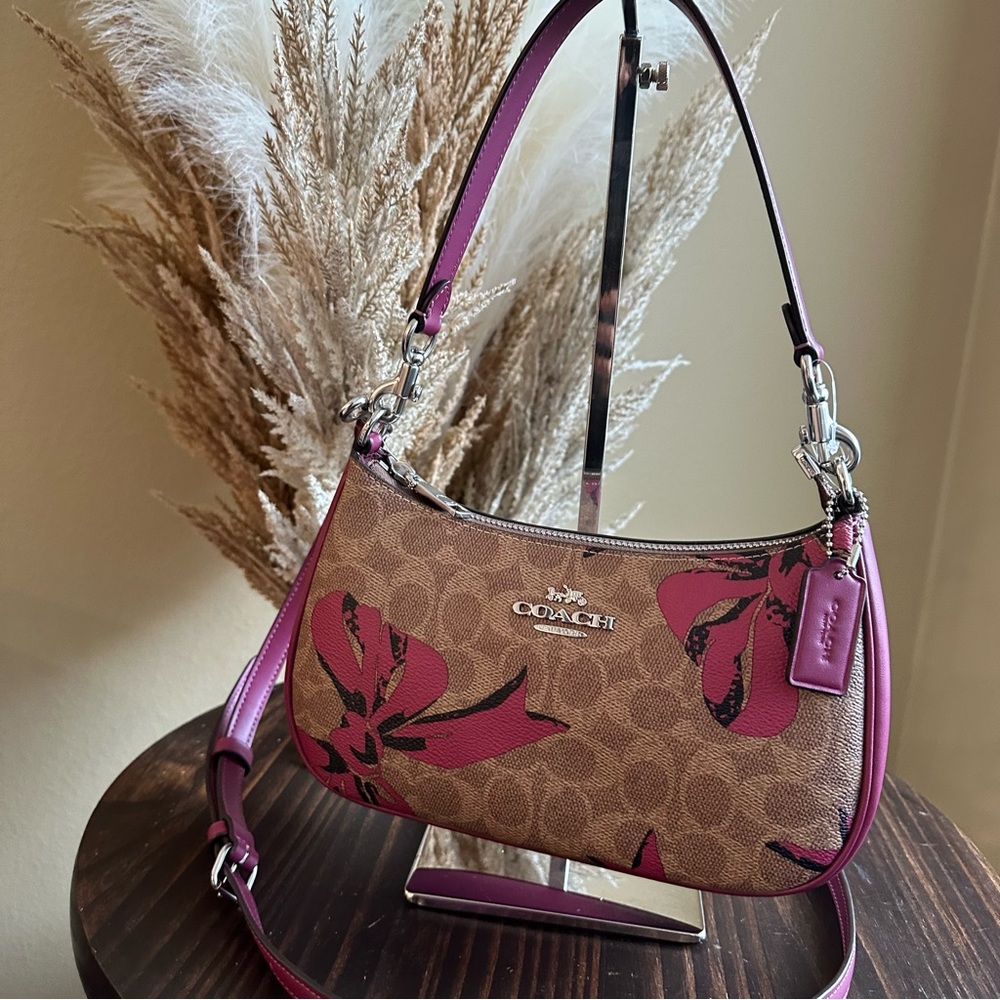 Coach Teri Shoulder Bag In Signature Canvas With Bow Print - Picture 2 of 13